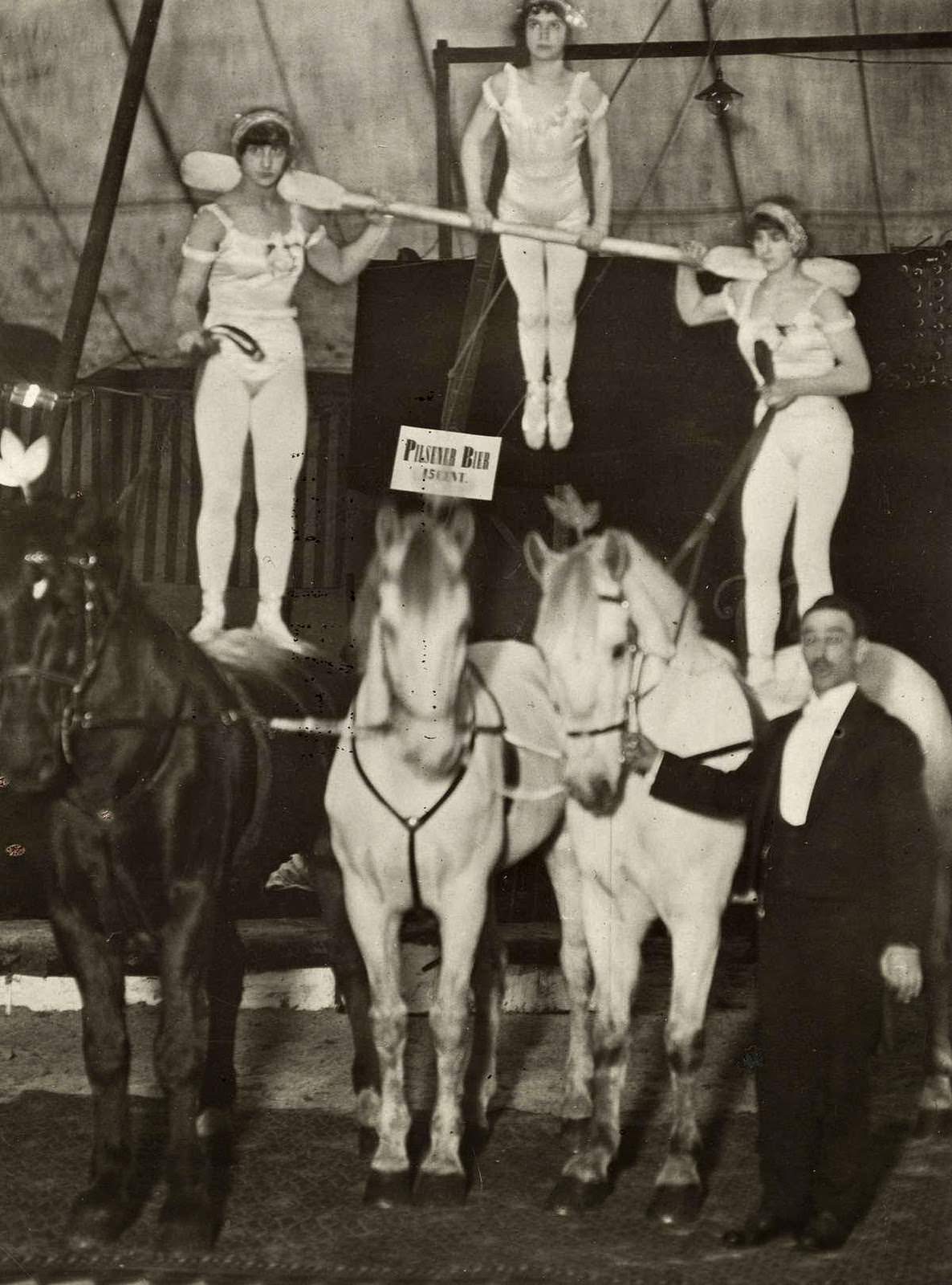 Historic Photos of Circus Life in the Netherlands in the Early 1900s Capture a Lost World
