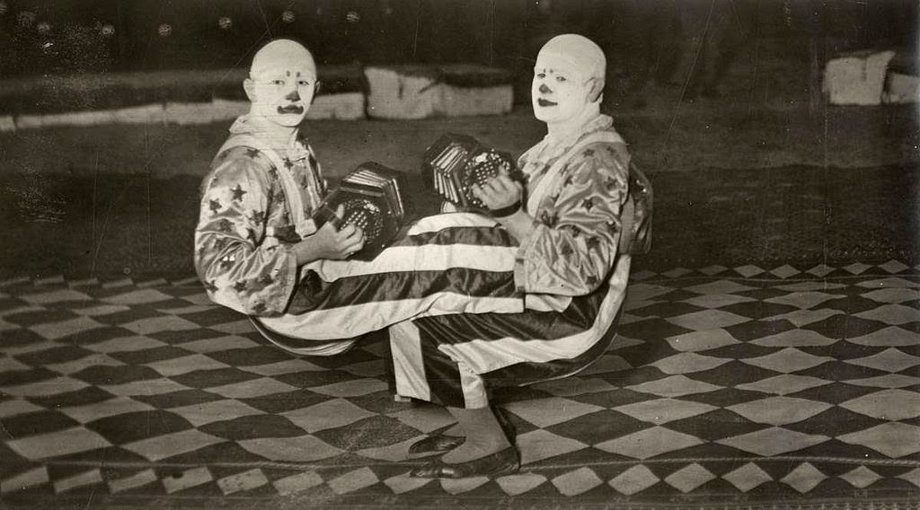 Historic Photos of Circus Life in the Netherlands in the Early 1900s Capture a Lost World