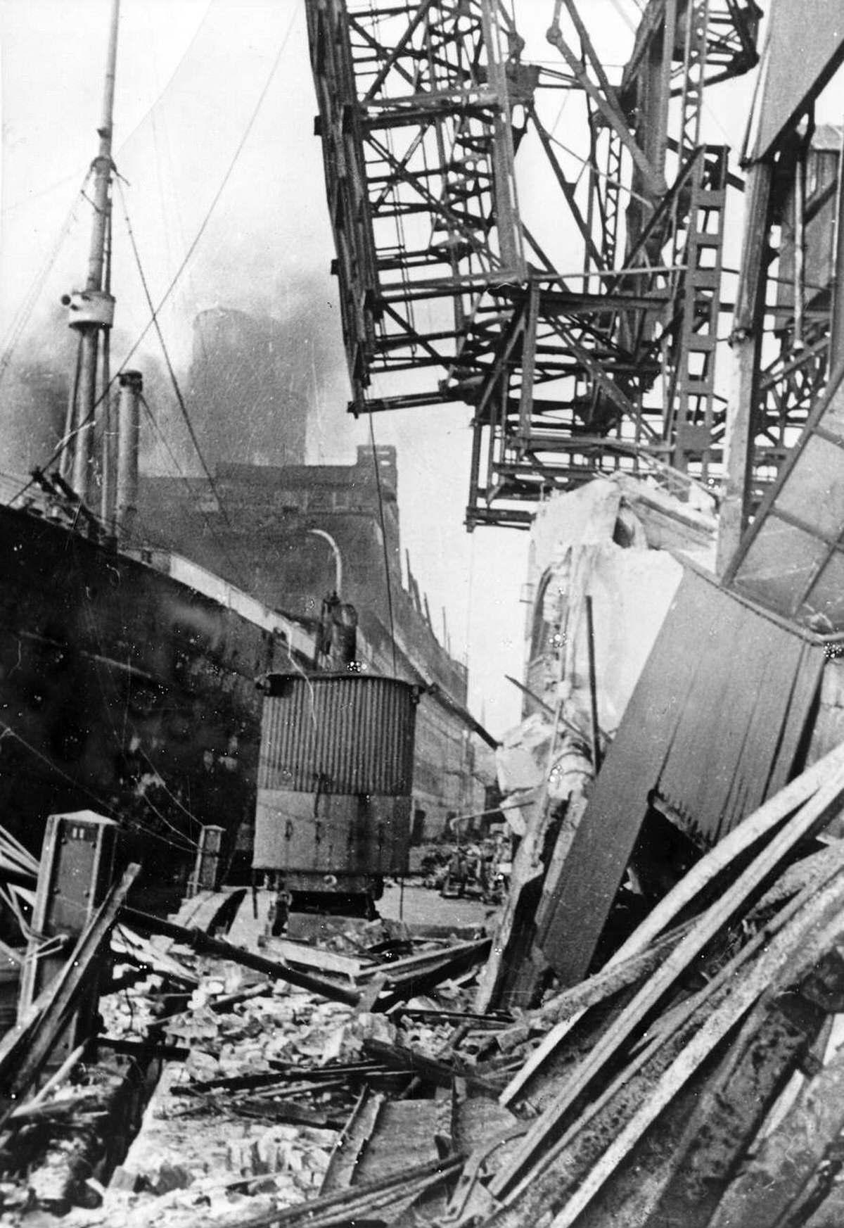 Port of Rotterdam after bombardment by the German Luftwaffe, 1940