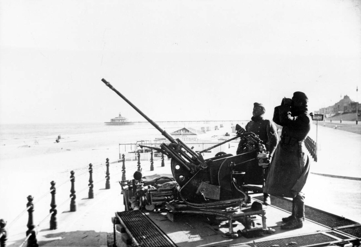 German Wehrmacht anti-aircraft unit on the coast of Scheveningen, 1940