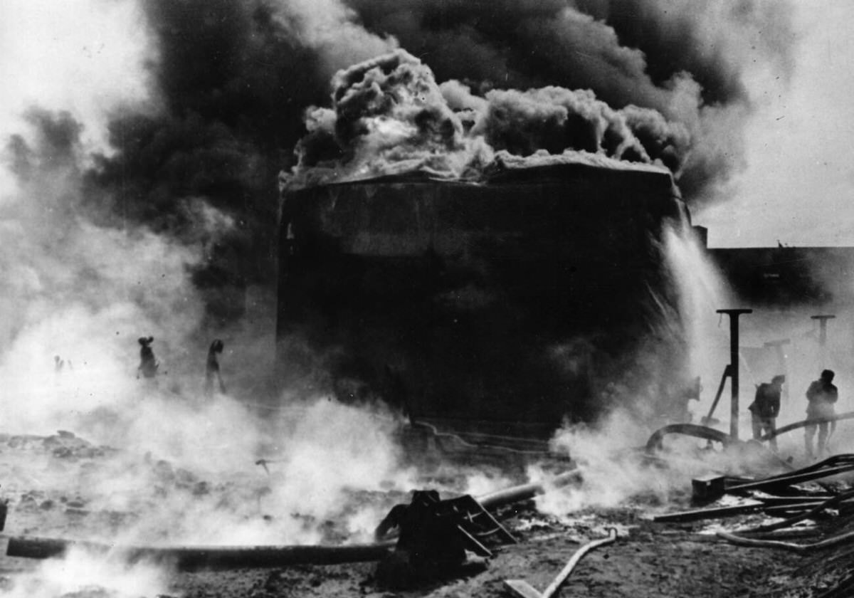 Burning Shell oil company tankers in Amsterdam after occupation, 1940