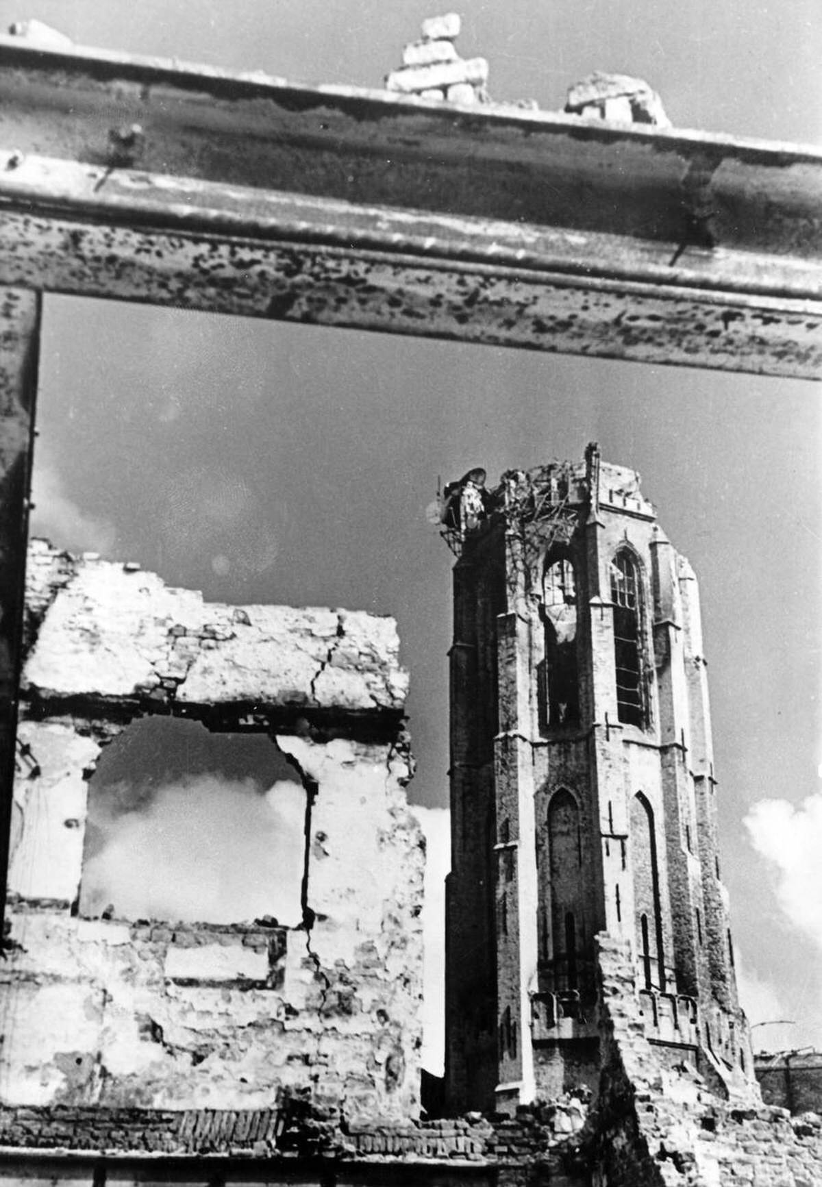 Destroyed tower of the Abbey of Our Lady in Middelburg, 1940