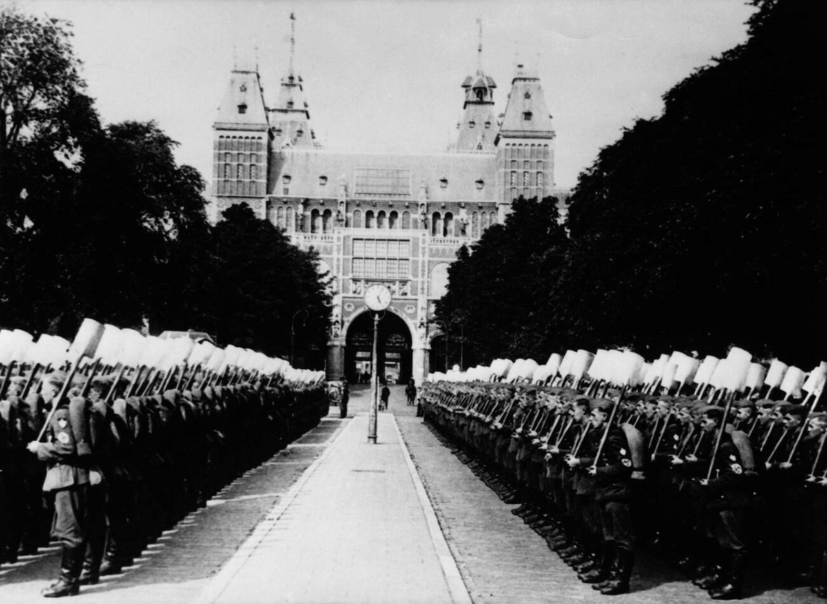 Reich Labour Service parade in front of the Rijksmuseum in Amsterdam, 1940