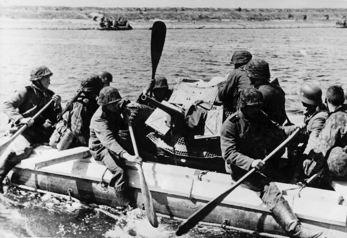 Members of the SS Armed Forces crossing the Zuid-Bevelands Canal with an antitank gun, 1941