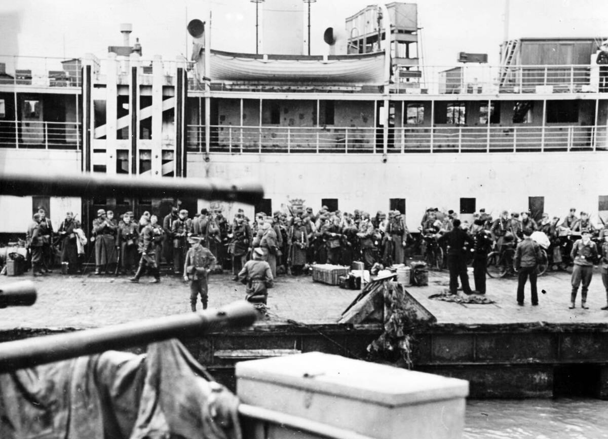 German troops awaiting transport across the Scheldt, 1944