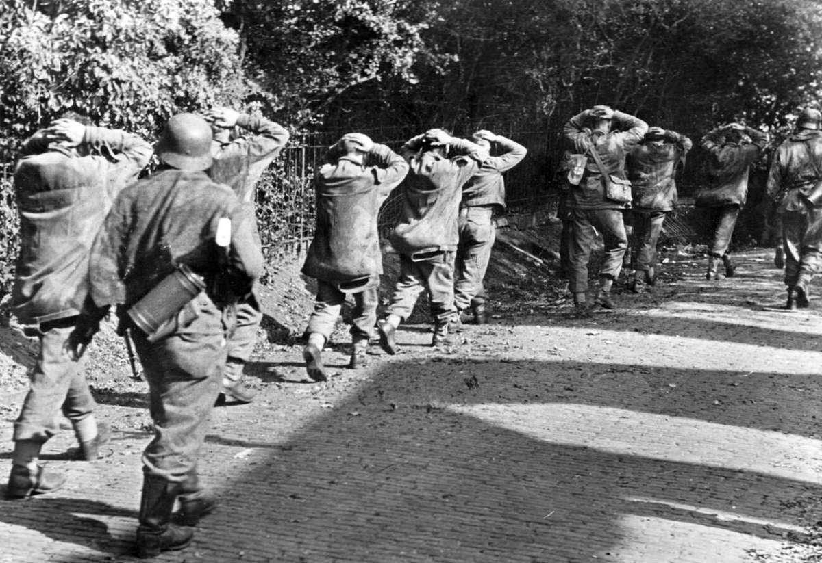 British soldiers from the 1st Glider Division taken prisoner by the German Wehrmacht at Arnhem, 1944