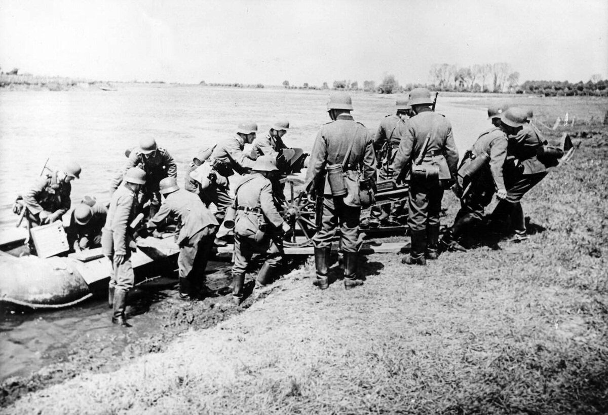 German troops crossing the Maas river with ferries and pneumatic boats, 1940