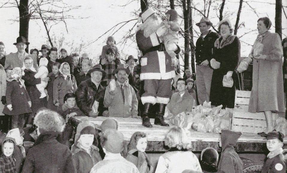 Santa Claus arriving at Memorial Park in Wharton, 1952