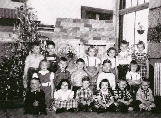 Students posing in front of a holiday tree at Franklin Elementary School in Hawthorne, 1954