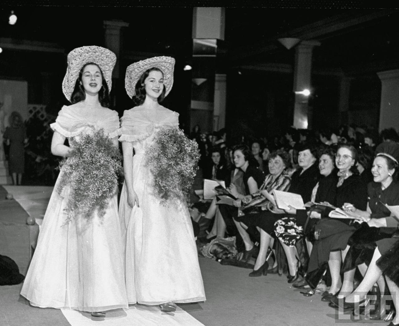 The O'Connor twins Gloria and Consuelo, during fashion show, almost exacat look-alikes.
