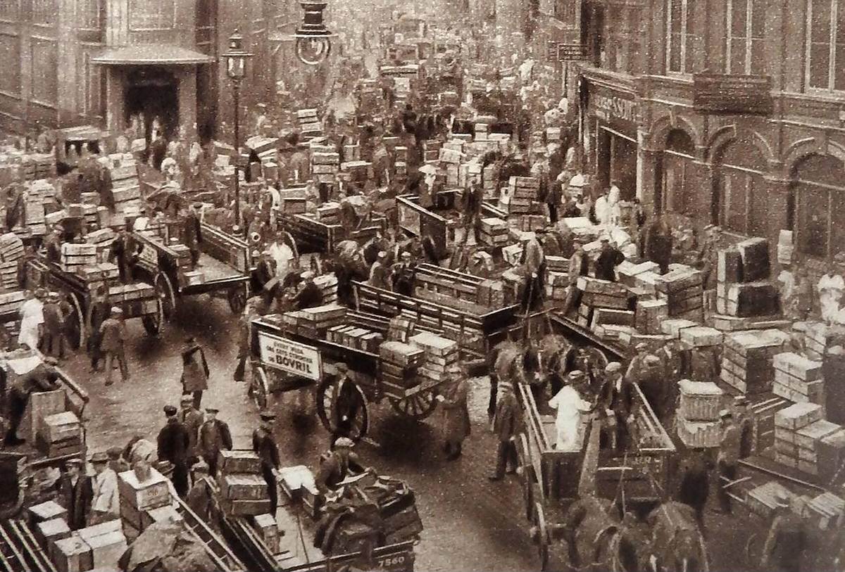 Busy scene at the old Billingsgate Fish Market, 1930