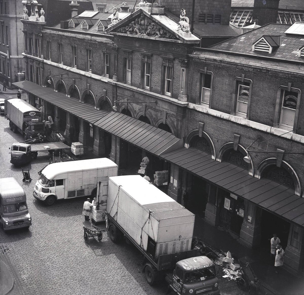 Activity outside the wholesale Billingsgate Fish Market building, 1950s