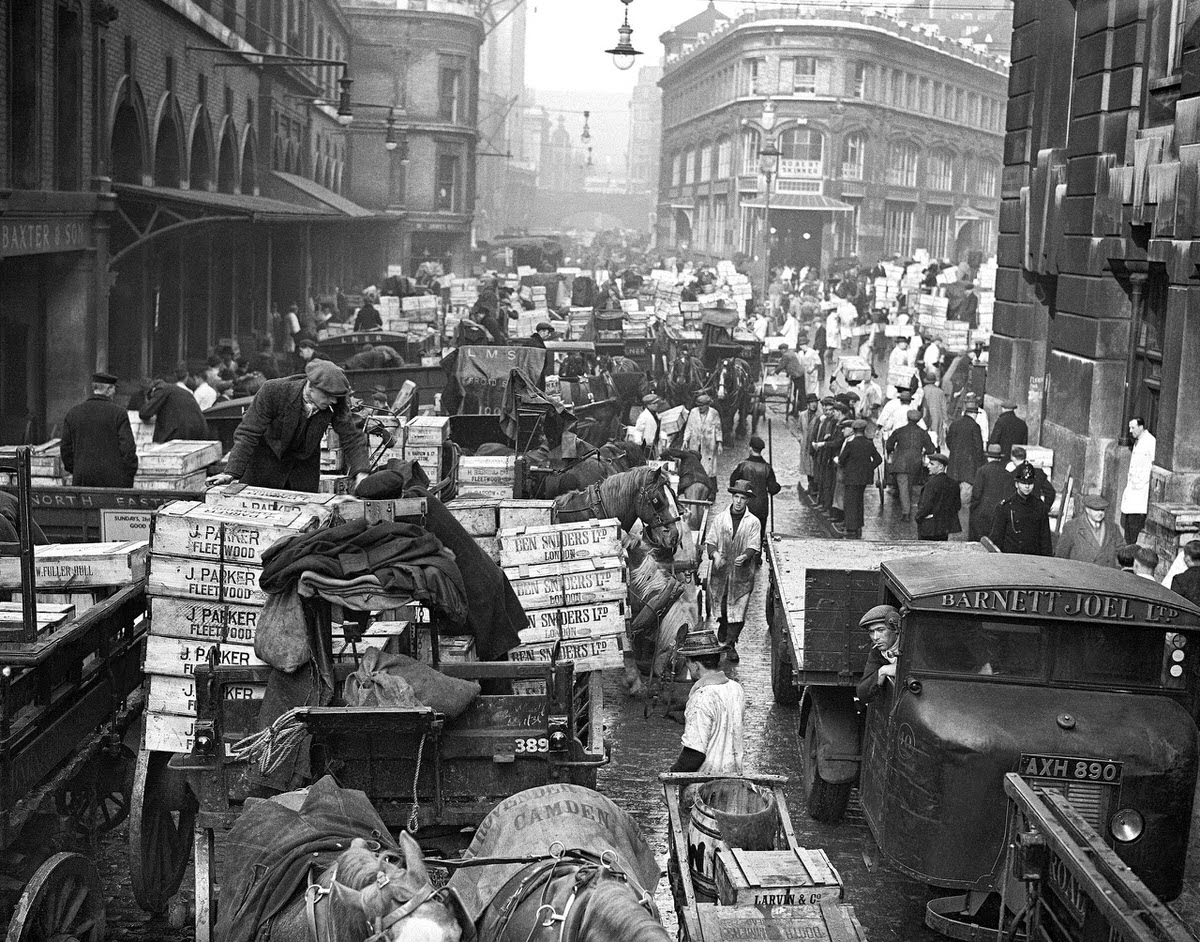 Busy scene at Billingsgate Market during the Good Friday rush, 1937