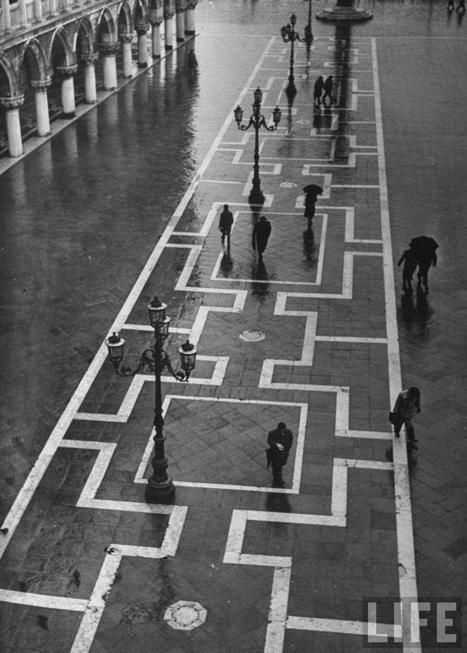 Pedestrians on a rainy day in Piazza San Marco.