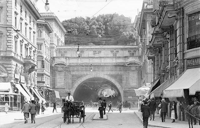 Umberto I tunnel, 1900s