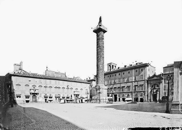 Piazza Colonna with Palazzo Piombino in the background, 1887