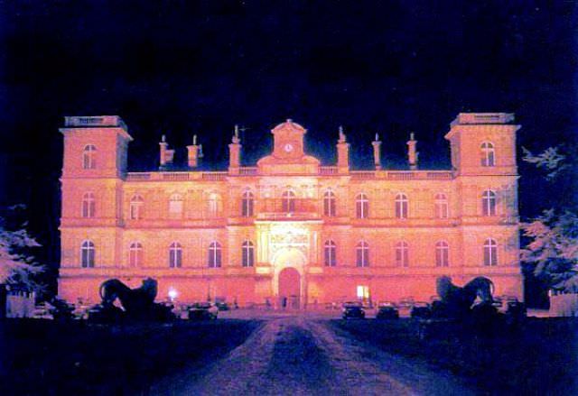 The Château de Ferrières was lit in red to make it appear as if it was on fire. Scenes from Roman Polanski’s movie about Satan “9th Gate” were filmed there. In “Eyes Wide Shut”, the occult ritual takes place in another Rothschild mansion, Mentmore Towers in the UK.