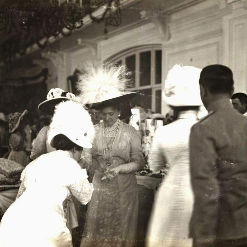 Respect shown to Alexandra Feodorovna, 1911