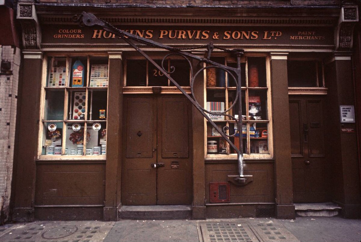 Rope and pulley lift outside Hopkins Purvis and Sons in Soho, 1972