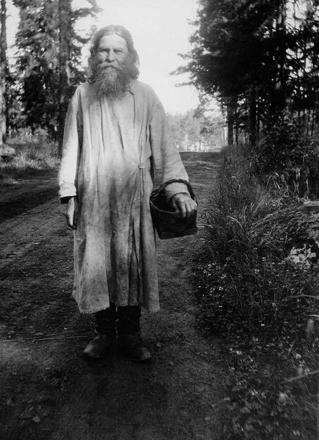 Vintage Portraits of 1930s Sweden: Bearded Men, Families, and Everyday Life Captured by Einar Erici