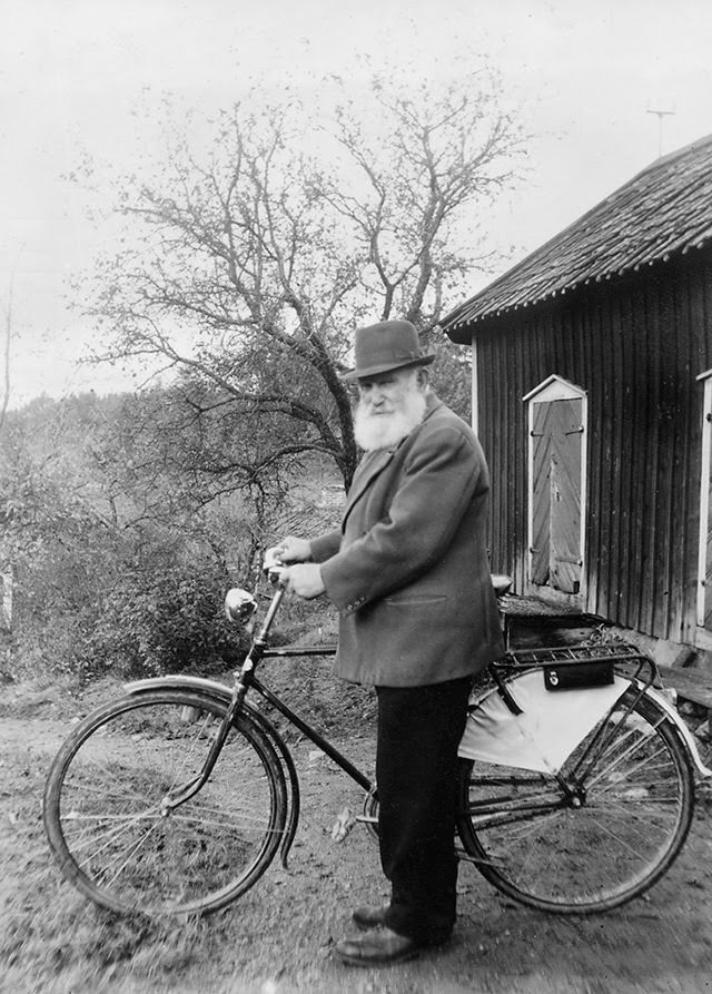 Vintage Portraits of 1930s Sweden: Bearded Men, Families, and Everyday Life Captured by Einar Erici