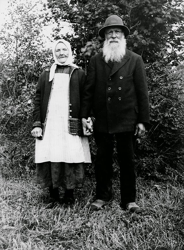 Vintage Portraits of 1930s Sweden: Bearded Men, Families, and Everyday Life Captured by Einar Erici