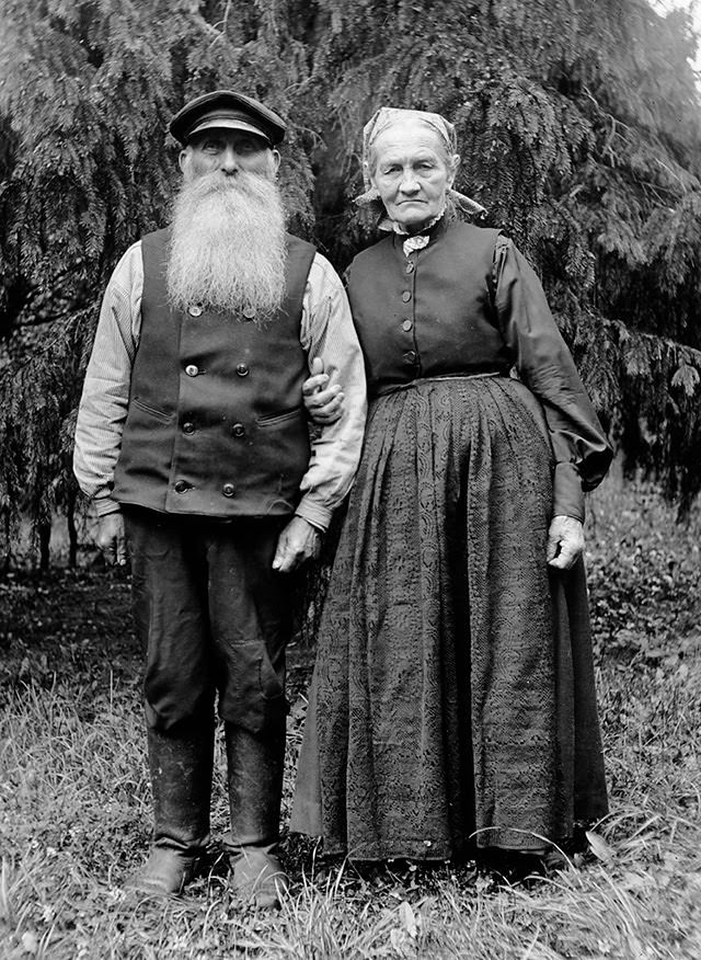 Vintage Portraits of 1930s Sweden: Bearded Men, Families, and Everyday Life Captured by Einar Erici
