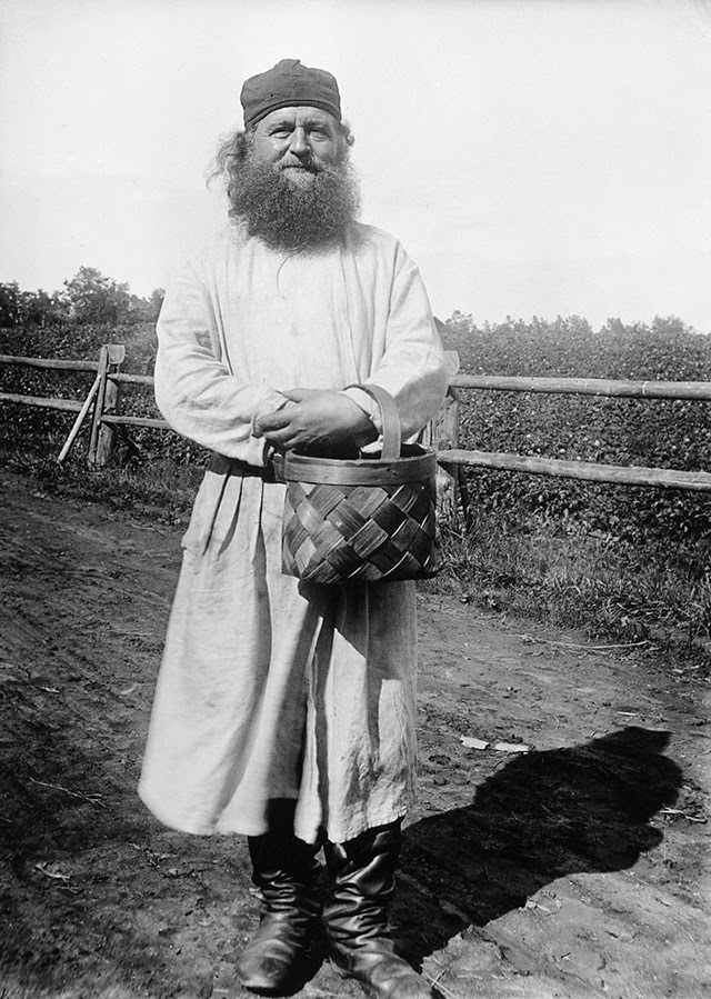 Vintage Portraits of 1930s Sweden: Bearded Men, Families, and Everyday Life Captured by Einar Erici