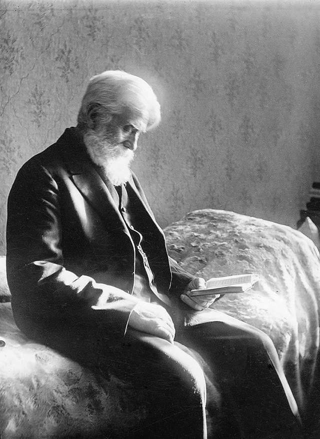 Vintage Portraits of 1930s Sweden: Bearded Men, Families, and Everyday Life Captured by Einar Erici