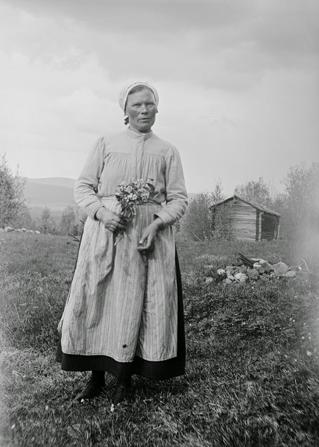 Vintage Portraits of 1930s Sweden: Bearded Men, Families, and Everyday Life Captured by Einar Erici