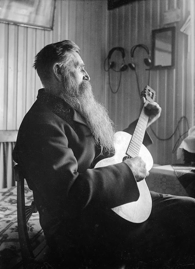 Vintage Portraits of 1930s Sweden: Bearded Men, Families, and Everyday Life Captured by Einar Erici