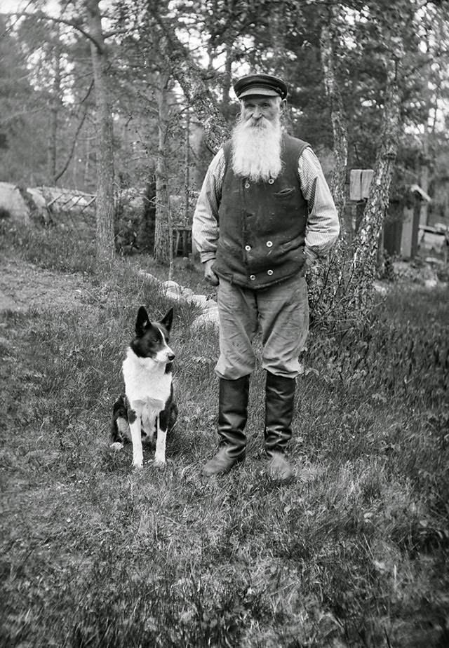 Vintage Portraits of 1930s Sweden: Bearded Men, Families, and Everyday Life Captured by Einar Erici