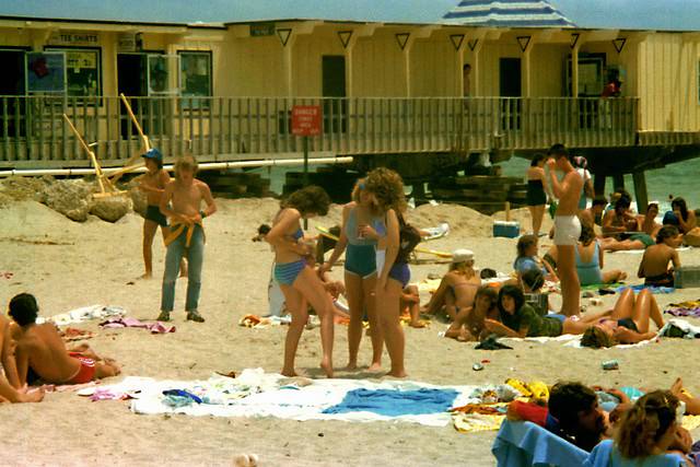 Teenagers on the Beaches of Florida in the Early 1980s: Sun, Surf, and Freedom in Rare Photo