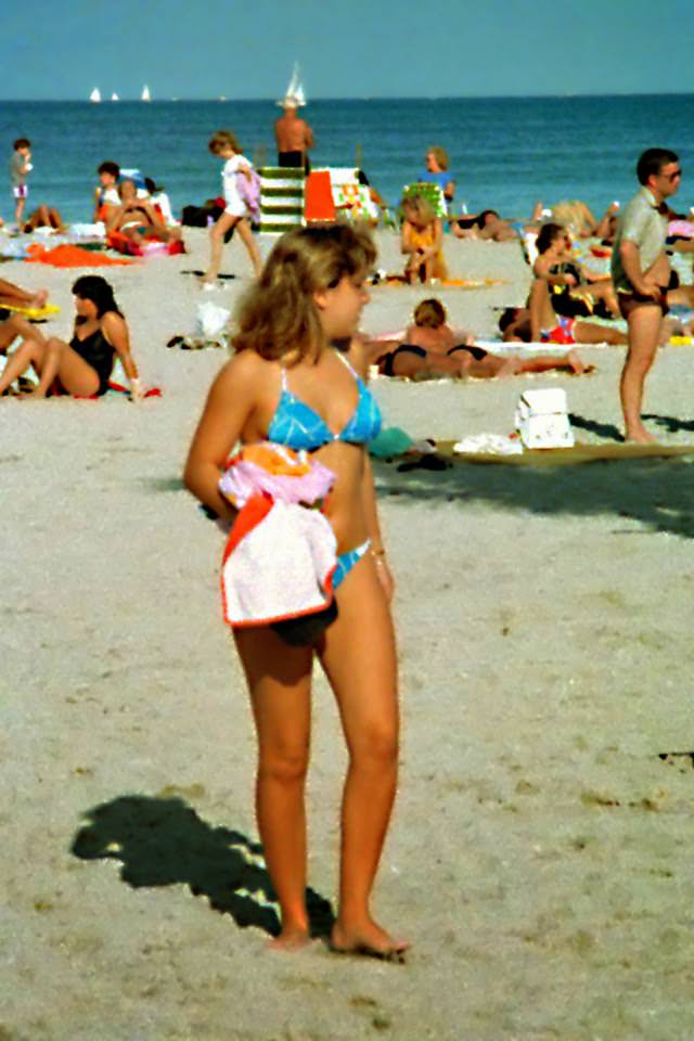 Teenagers on the Beaches of Florida in the Early 1980s: Sun, Surf, and Freedom in Rare Photo