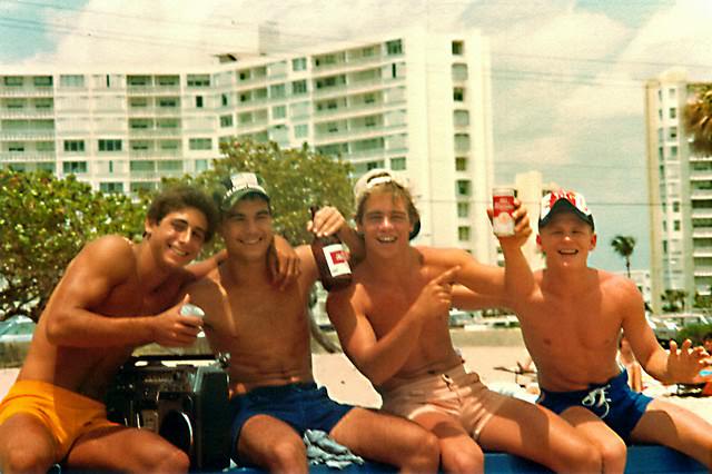 Teenagers on the Beaches of Florida in the Early 1980s: Sun, Surf, and Freedom in Rare Photo