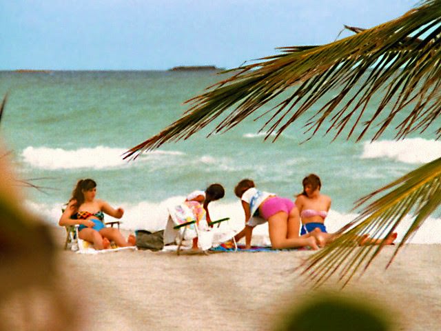 Teenagers on the Beaches of Florida in the Early 1980s: Sun, Surf, and Freedom in Rare Photo