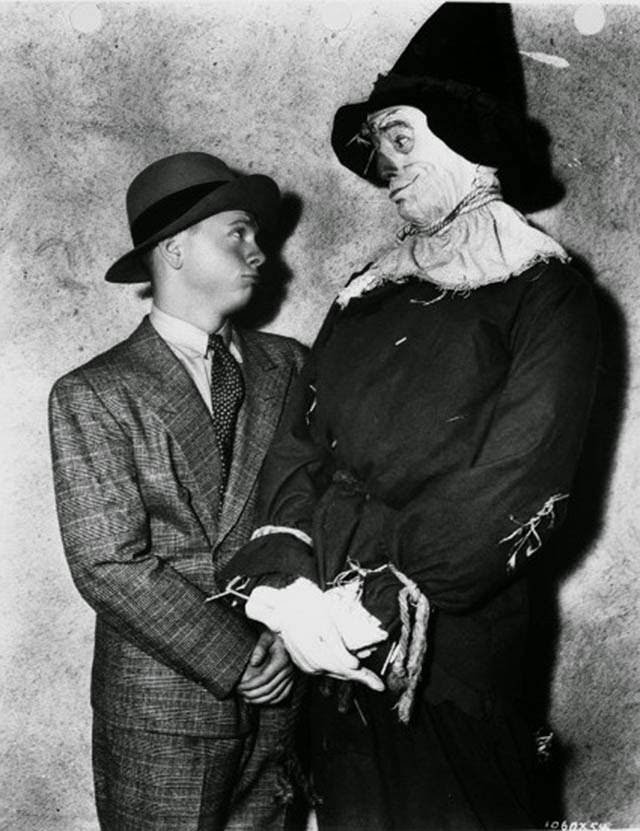 Ray Bolger as the Scarecrow with Mickey Rooney, The Wizard of Oz, 1939