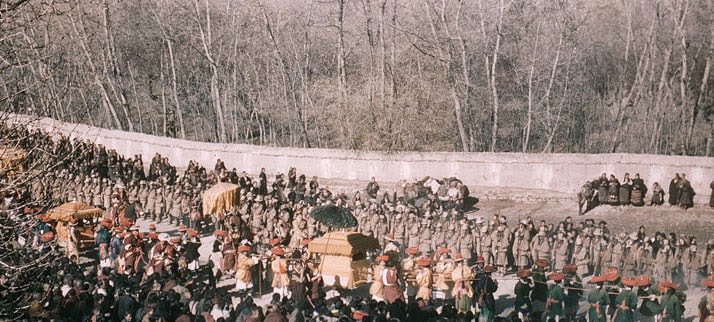 In summer the Dalai Lama quits his winter quarters at the Potala and journeys to the Norbu Lingka (Jewel Park), two miles away. Here, at the ruler's return in autumn, townspeople throng the poplar-lined lane to watch the royal cavalcade.