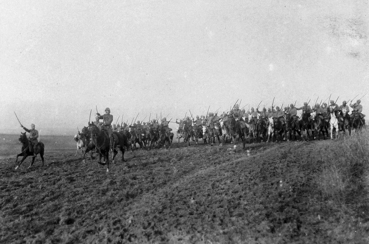 Turkish cavalry exercises on the Salonika front, 1917
