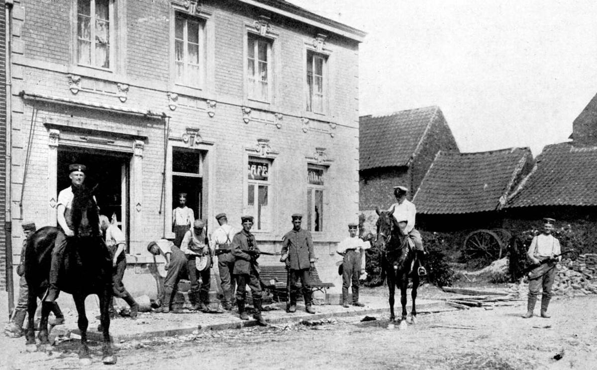 Destroyed café in Mouland, 1914