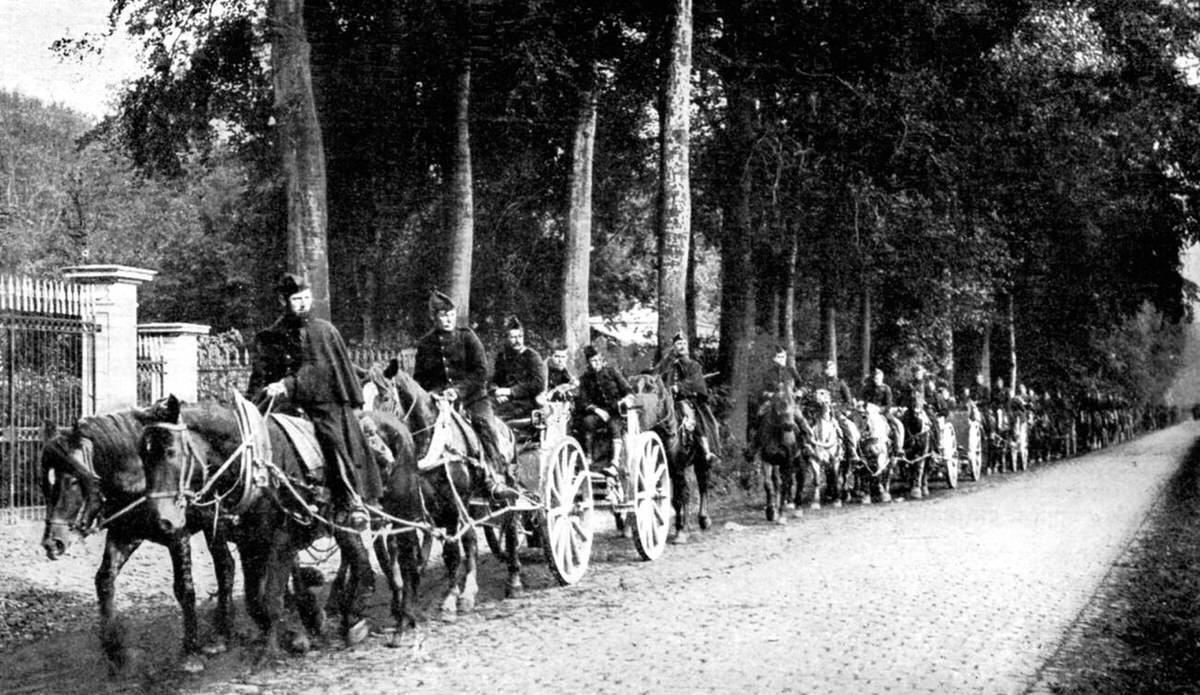Belgian artillery avoiding German Taube planes, 1914