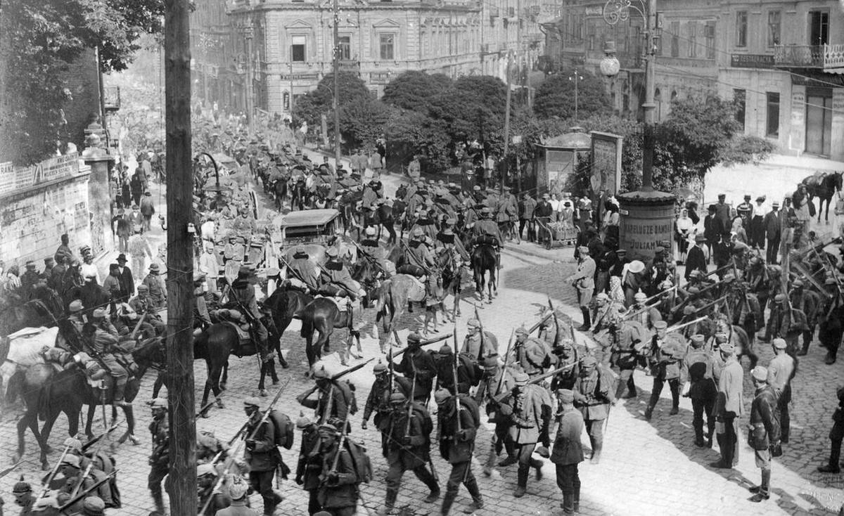Austro-Hungarian and German troops entering Przemysl, 1914