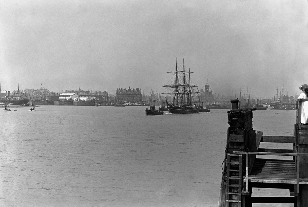 Departure of Captain Scott's Antarctic expedition aboard the Terra Nova, 1910