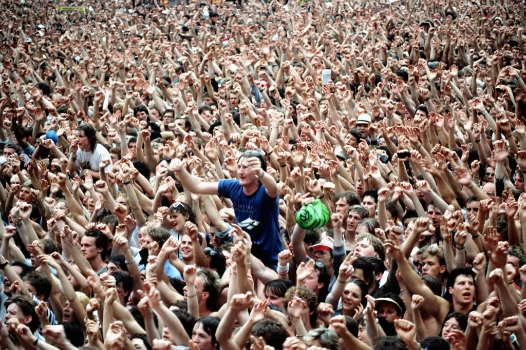 When 72,000 Voices Became One: The Historic Wembley Stadium Performance That Defined Live Aid