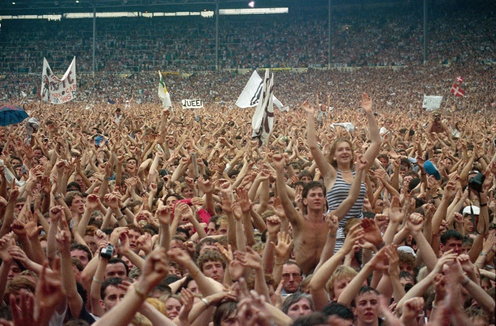 When 72,000 Voices Became One: The Historic Wembley Stadium Performance That Defined Live Aid