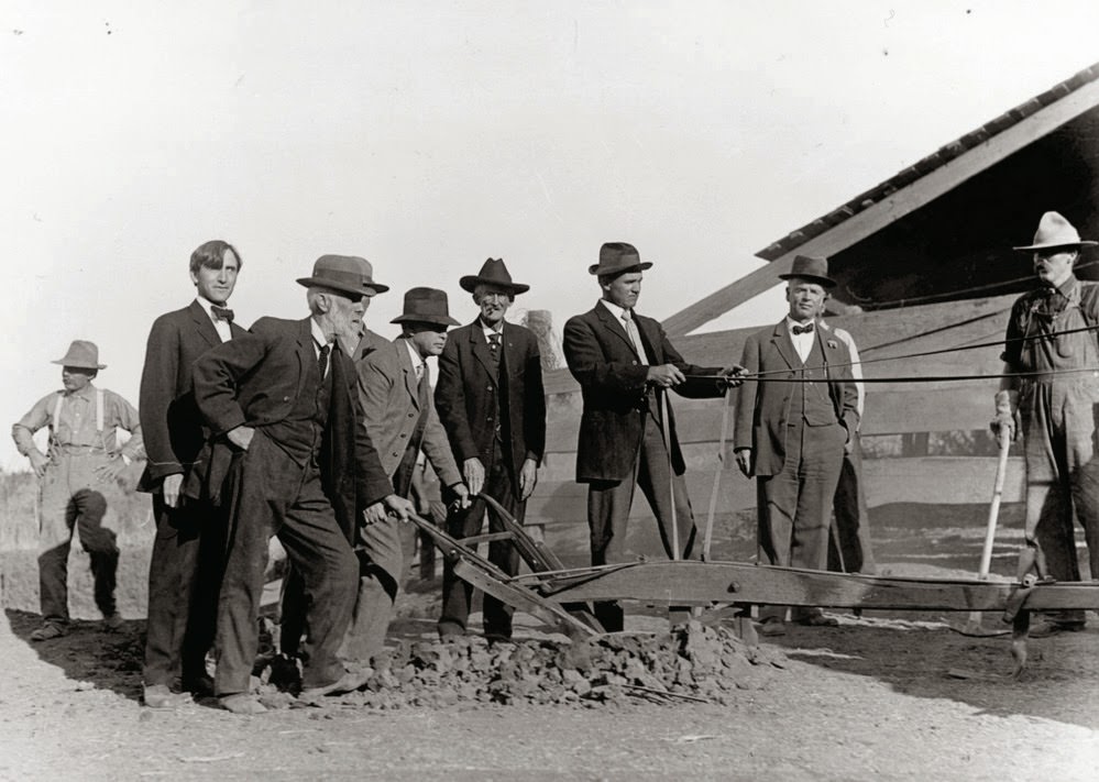 Celebrating the construction of Turnbull Canyon Road in Whittier, 1913