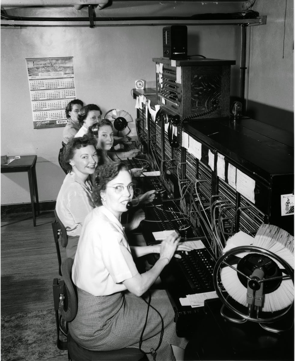 Telephone operators in Seattle, 1952