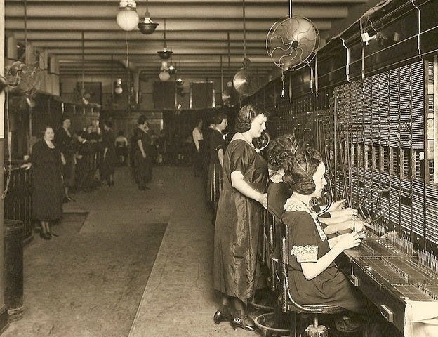 Switchboard operators at a phone company in Springfield, Illinois, 1917