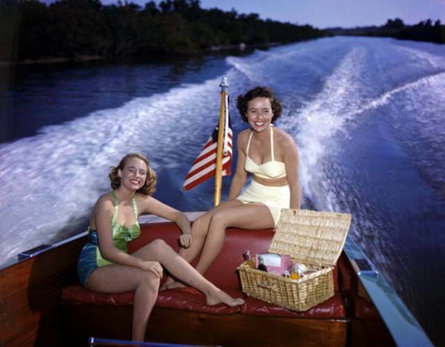 Women in Bathing Suits in Florida in the 1940s: Vintage Glamour by the Sea