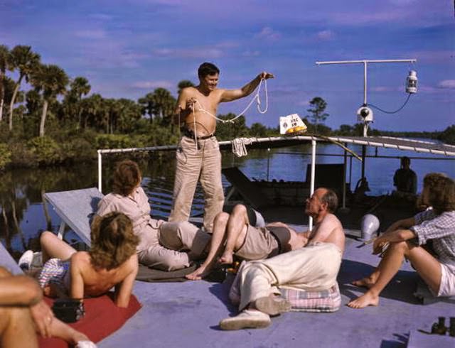 Women in Bathing Suits in Florida in the 1940s: Vintage Glamour by the Sea